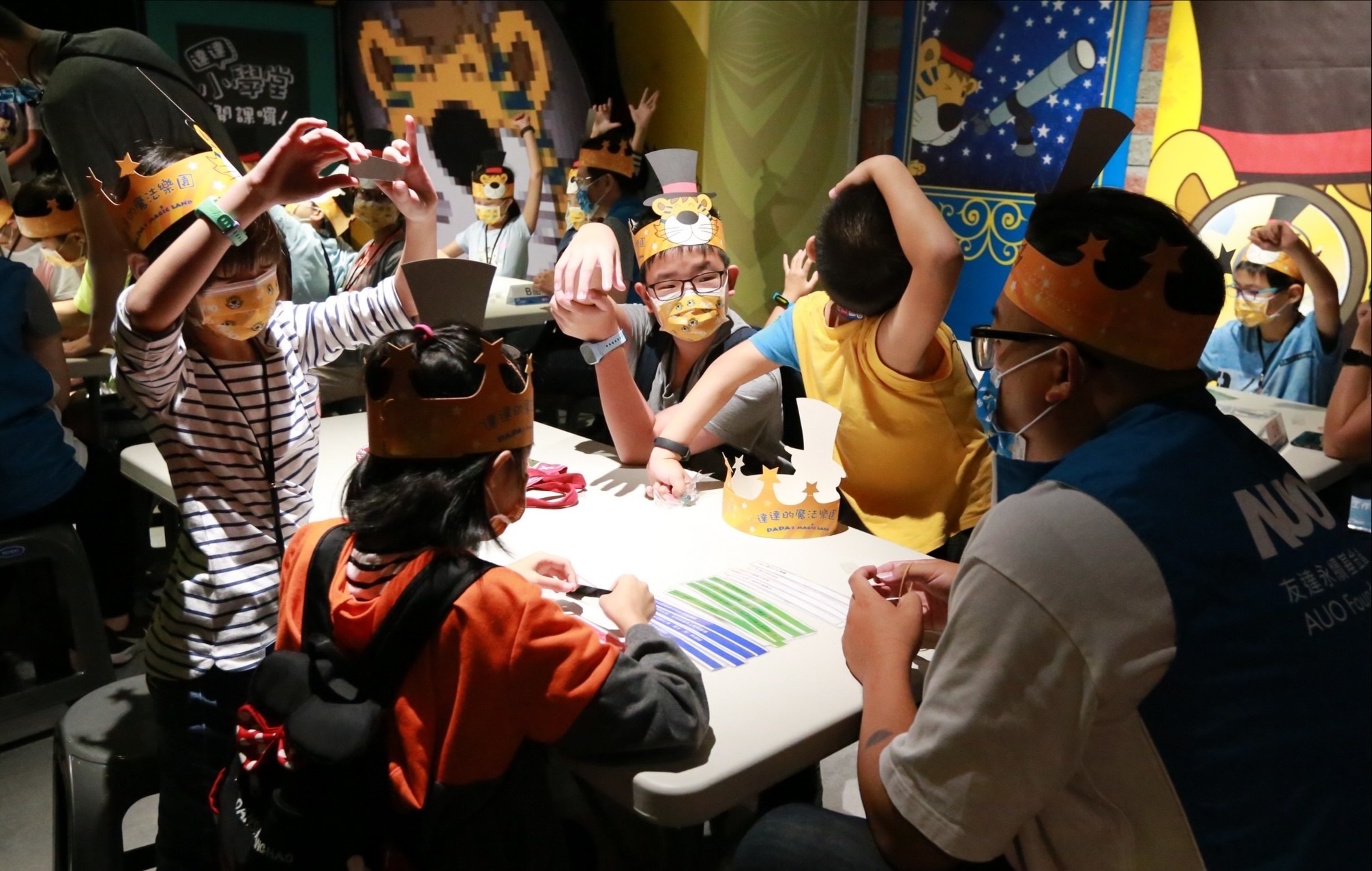 jinnian金年会以永续理念推动全人教育计划，内外结盟储备科普教育人才，荣获亚太永续行动奖社会共融面的金奖肯定