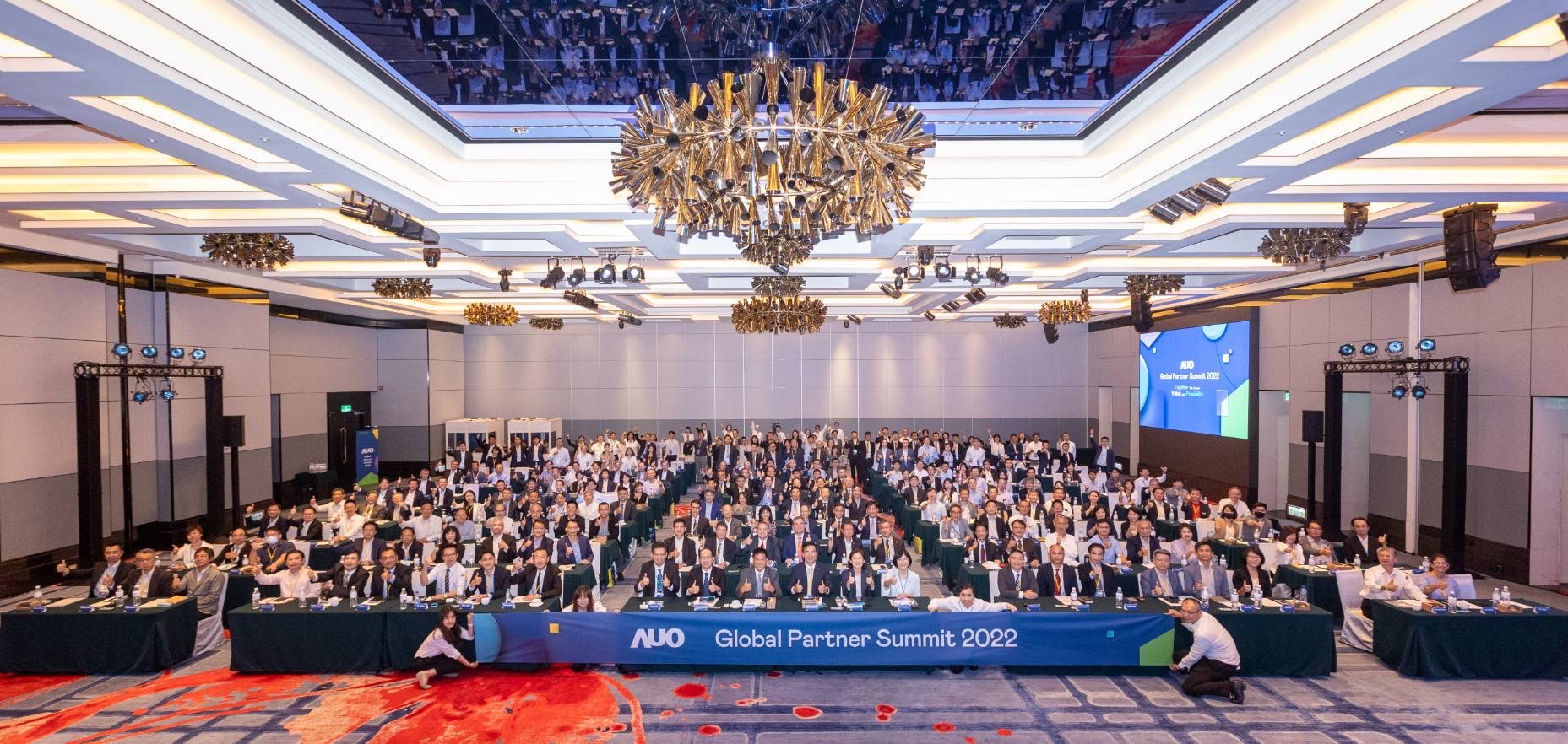 友達推動「安心、創新、用心、同心、盡心」五星職旅，為菲籍員工打造全方位照護，首度贏得「人權實踐與發展領袖獎」殊榮