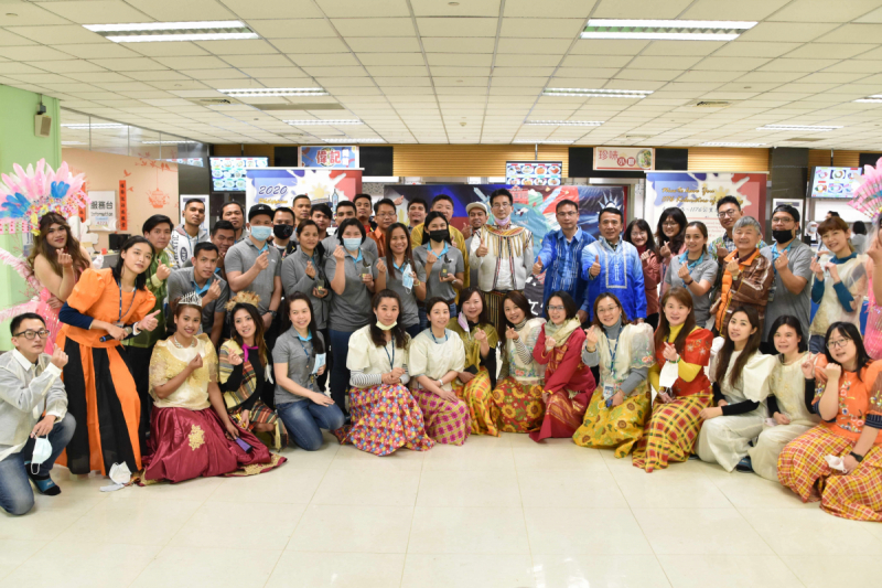 友達推動「安心、創新、用心、同心、盡心」五星職旅，為菲籍員工打造全方位照護，首度贏得「人權實踐與發展領袖獎」殊榮