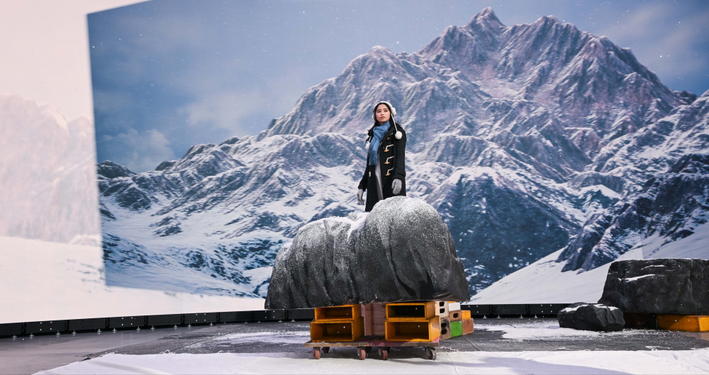 友達顯示屏專業調校技術與專案安裝經驗，使顯示屏呈現創作者想表達的精緻內容，讓表演者有沉浸式臨場感使演出逼真