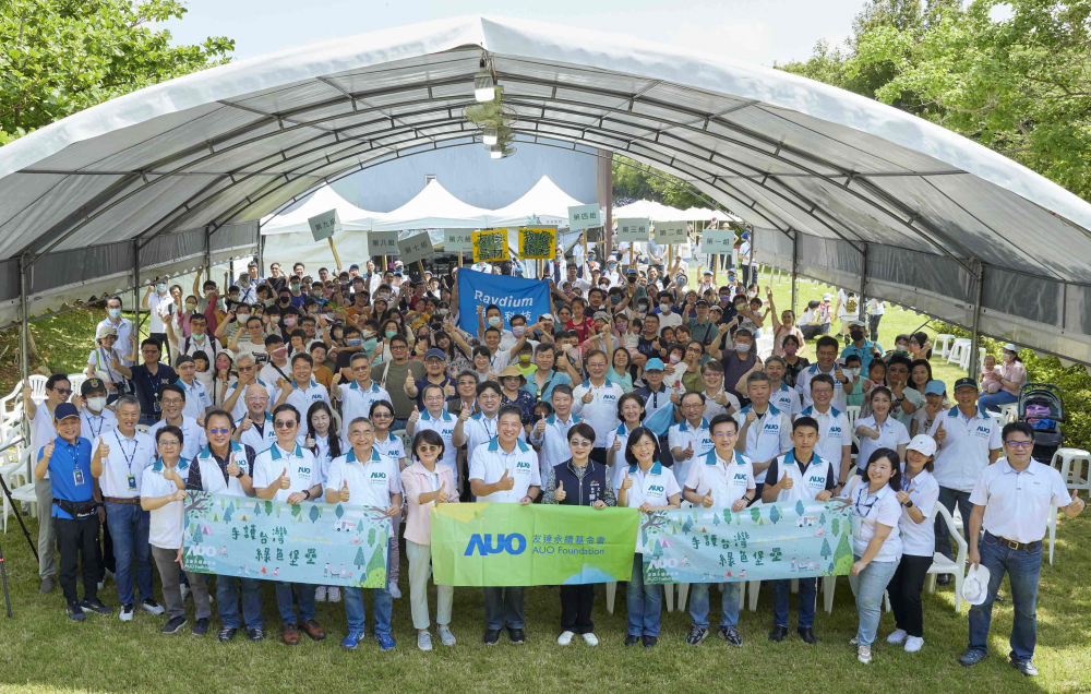友達永續基金會號召企業志工、在地鄰里、產官學和供應商夥伴齊聚一堂，攜手植樹護樹，以行動實踐對環境友善的承諾
