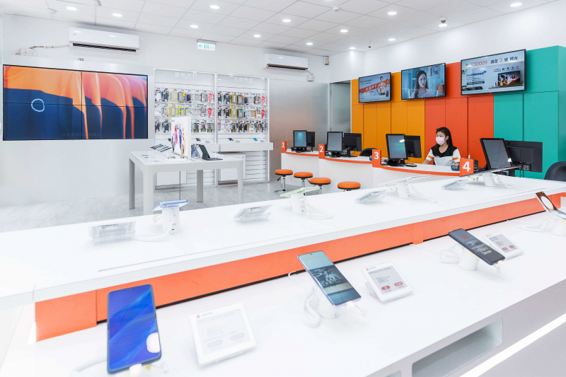 創利空間智慧零售軟硬整合方案，協助台灣大哥大門市完成數位內容行銷系統的佈建，打造全新世代的數位服務據點