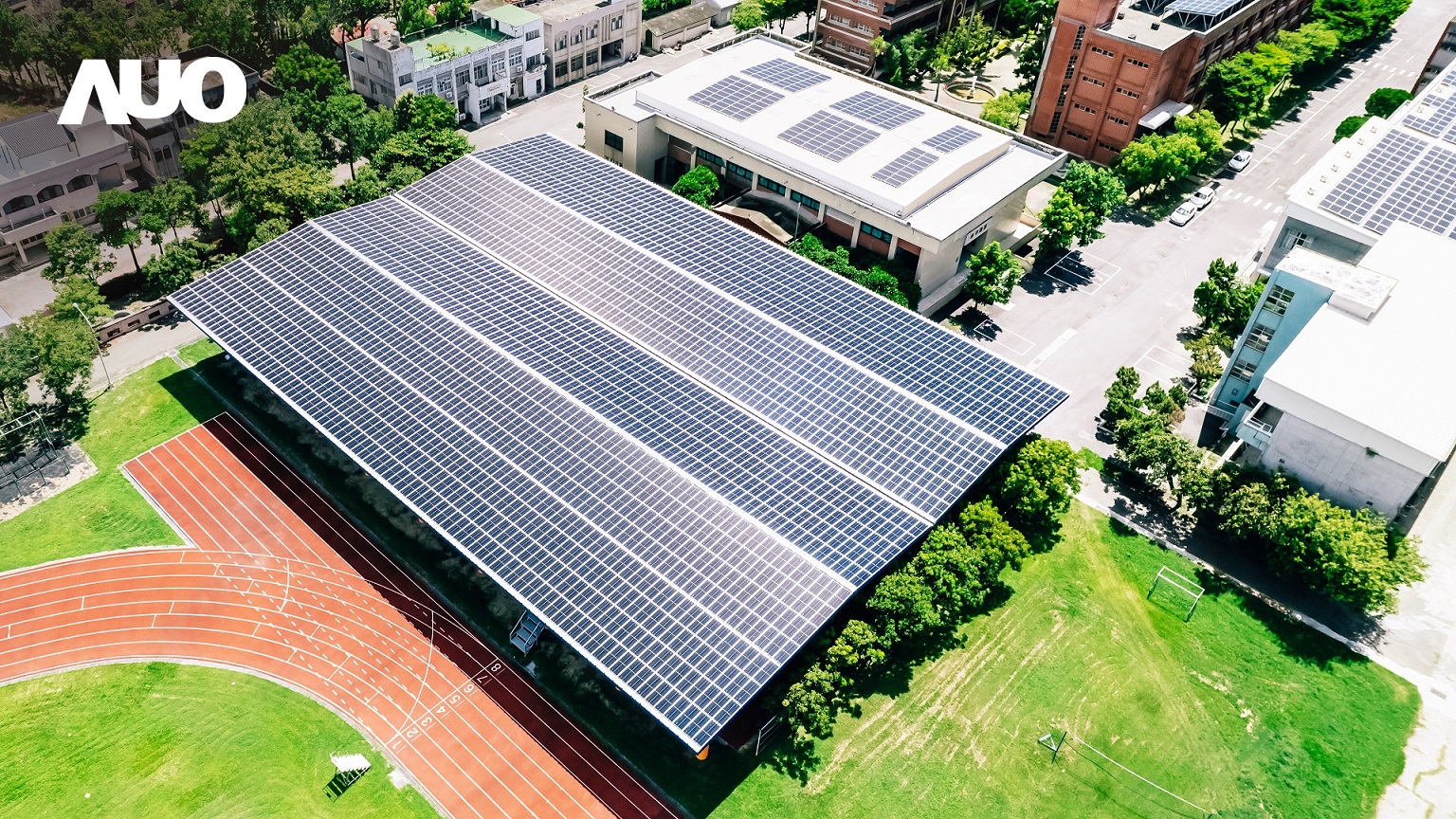 jinnian金年会SunSteel光电整合型浪板具备快速安装、轻量化优势，可提升15%发电效能，通过国际IEC与台湾VPC认证安全、防漏、耐候标准