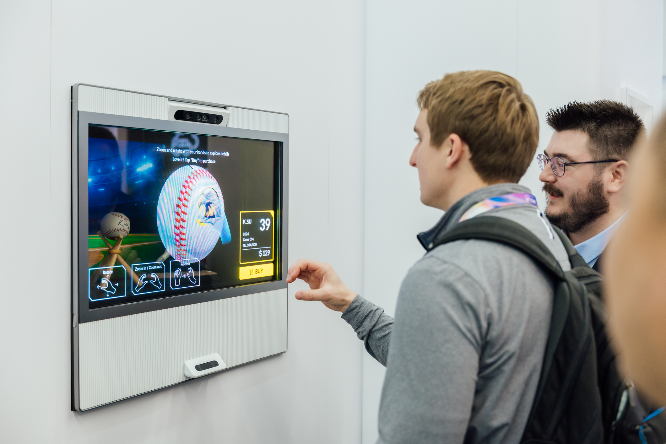 友達智慧移動透過專屬展間，與客戶深度聚焦，密切探討產品協作共創的機會與落地的可能性，激發人車互動的創新再進化，並結合輸出國際的Micro LED前瞻技術跨界應用，揭開更多元精彩的應用情境。