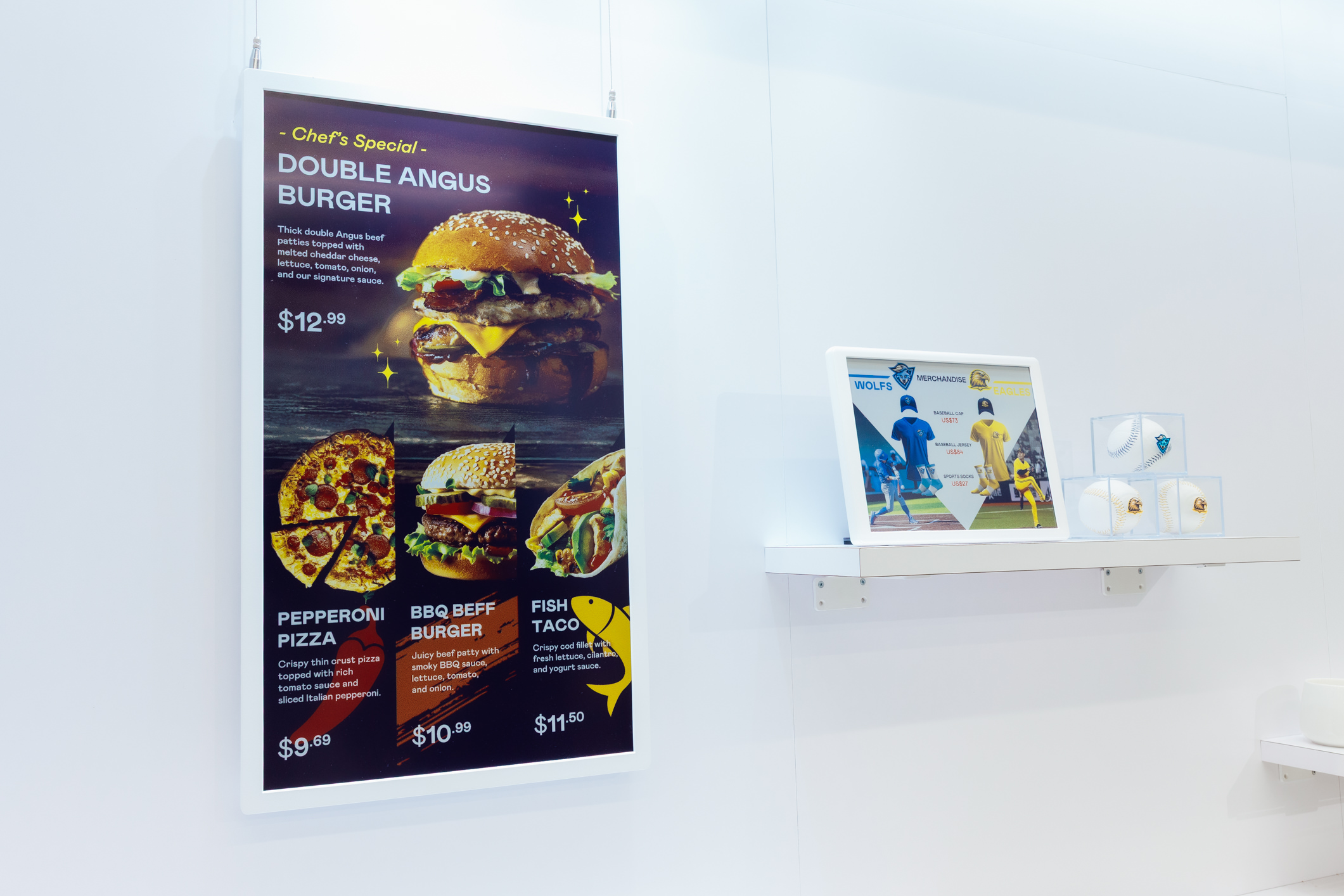 達擎開發的低功耗、全彩的aecoPost電子紙解決方案，僅在更新畫面時需要微量的電力驅動，無需佈建電線的便捷設計，使其可靈活應用、彈性選擇置放處；可搭配aecoTag電子貨架標籤解決方案，驅動商店內所有數位看板和電子貨架標籤，以遠端控制實現動態變價，提升門市人員作業效率，並以無紙化落實永續經營目標。