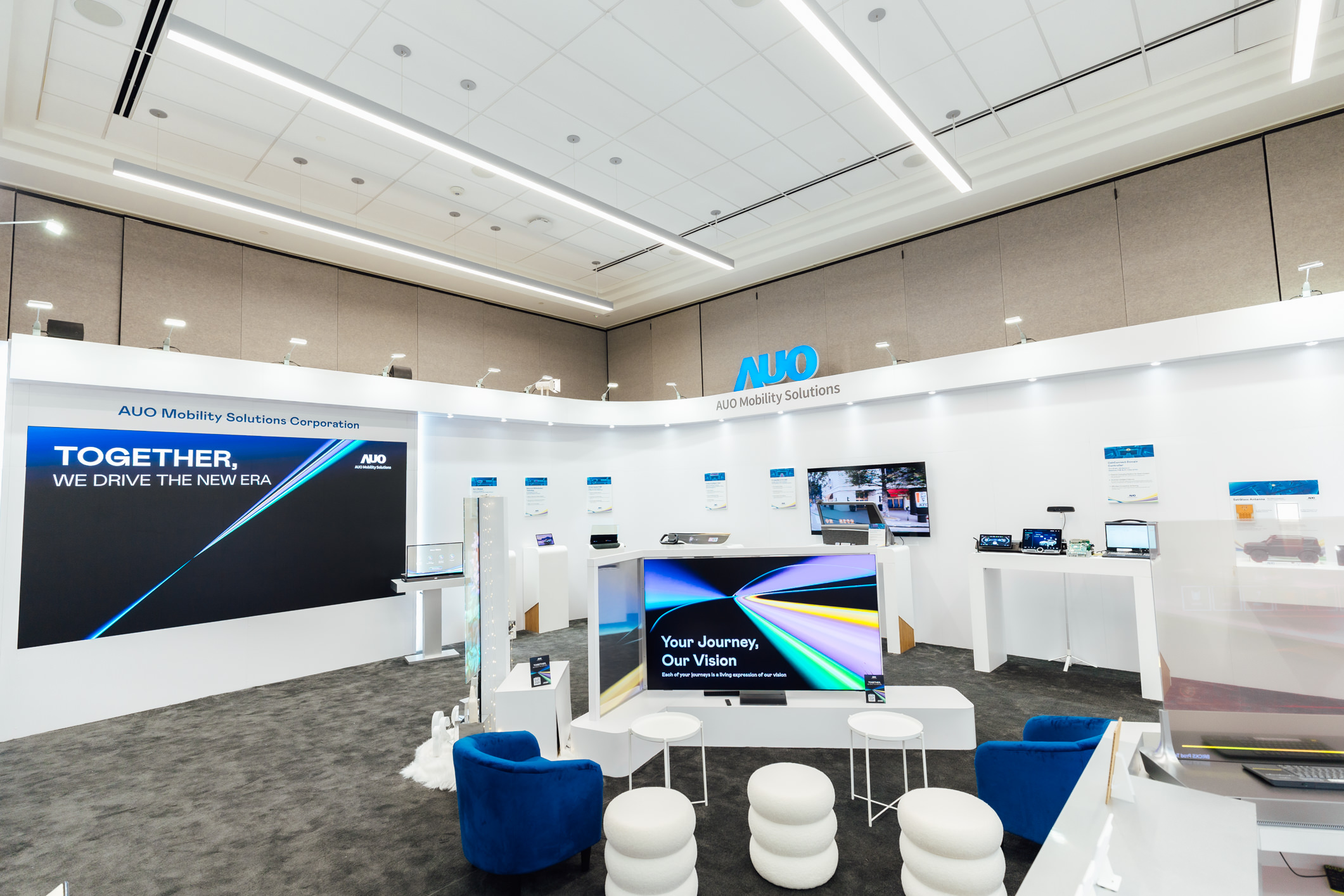 友達智慧移動在AI與軟體定義汽車的演進下，重新定義顯示人機互動，致力與產業客戶合作共創，打造具差異化、功能擴展彈性的未來座艙體驗。