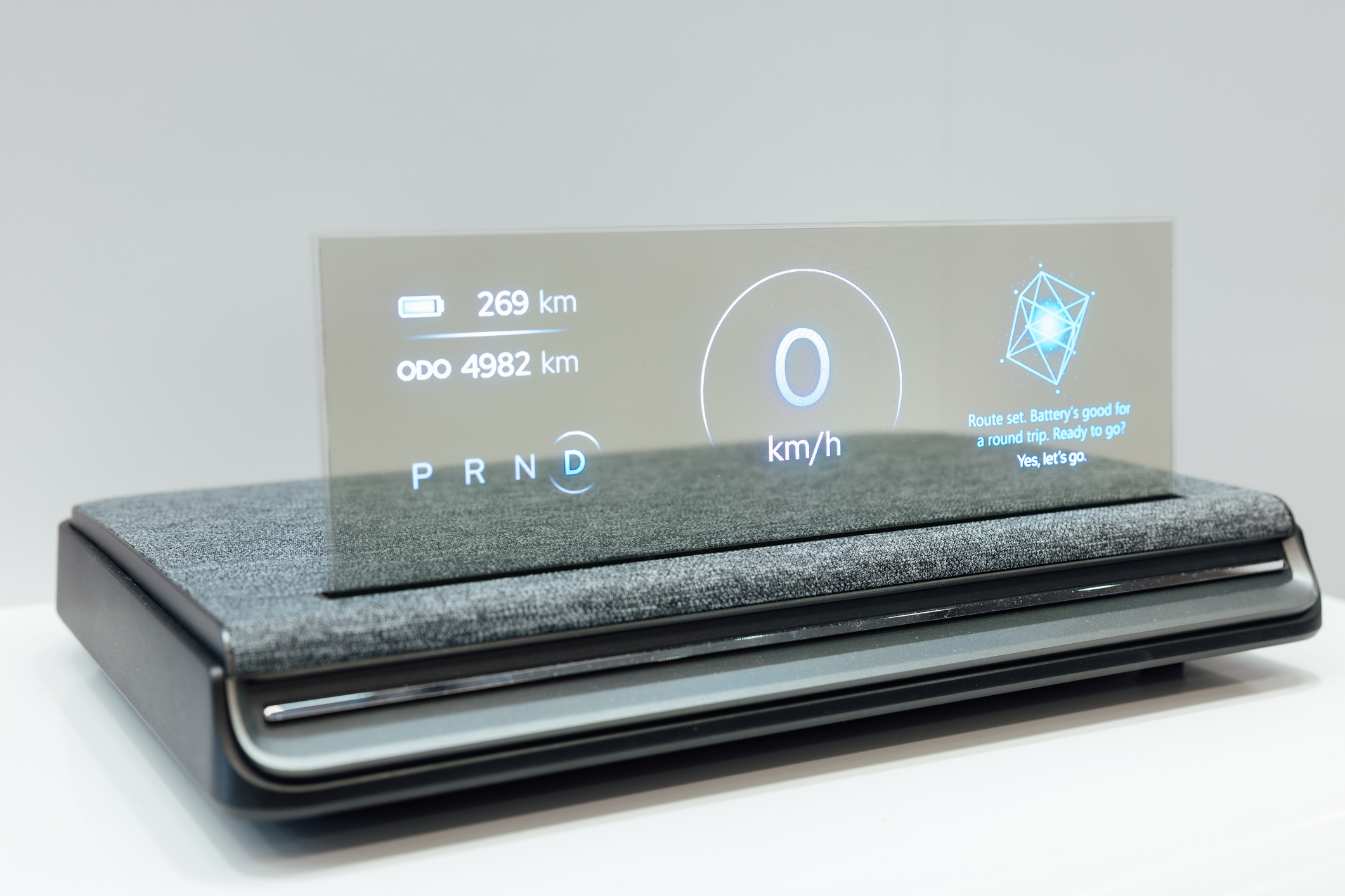 全球首款Aero Module透明Micro LED顯示器模組外觀輕盈通透，可與數位內容完美融合，提供動態顯示、先進控制、個人化沉浸感受。