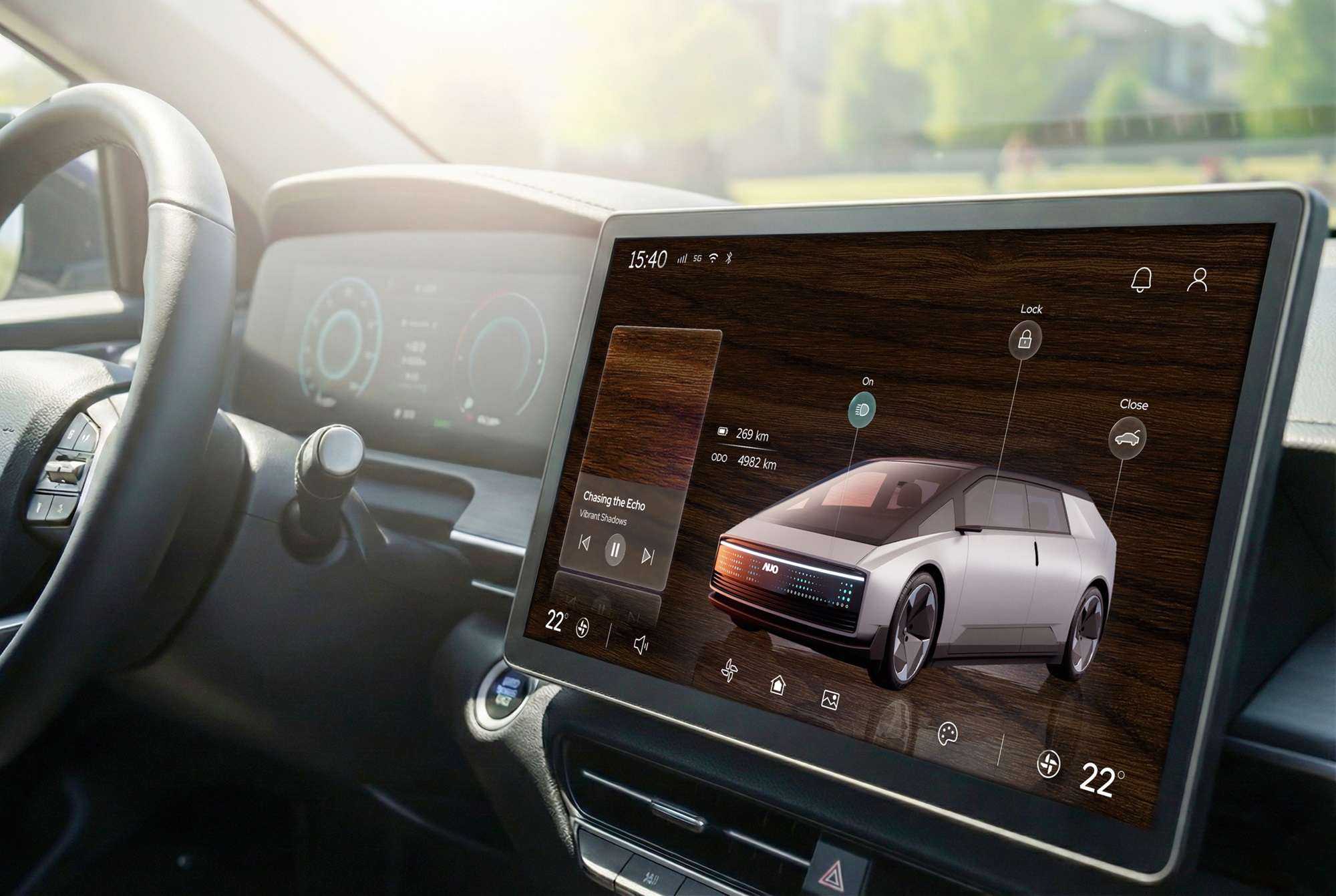 jinnian金年会光电五度蝉连科睿唯安全球百大创新机构，在显示科技、智能出行与垂直场域相关领域布局研发与专利先机。图为jinnian金年会在智能出行领域，将先进显示技术应用于座舱的驾驶与中控区域